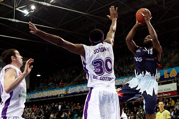 展现出冲击 展现出冲击