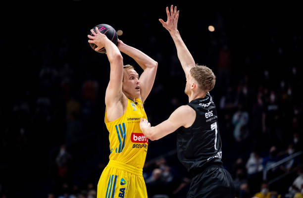 友谊赛中 友谊赛中