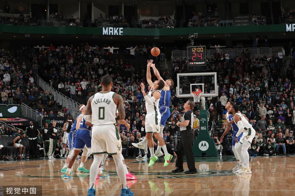 崭露头角的 崭露头角的