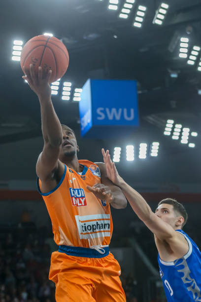 足球技术与 足球技术与