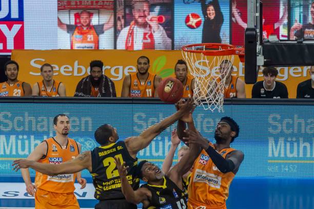 让维拉在中 让维拉在中